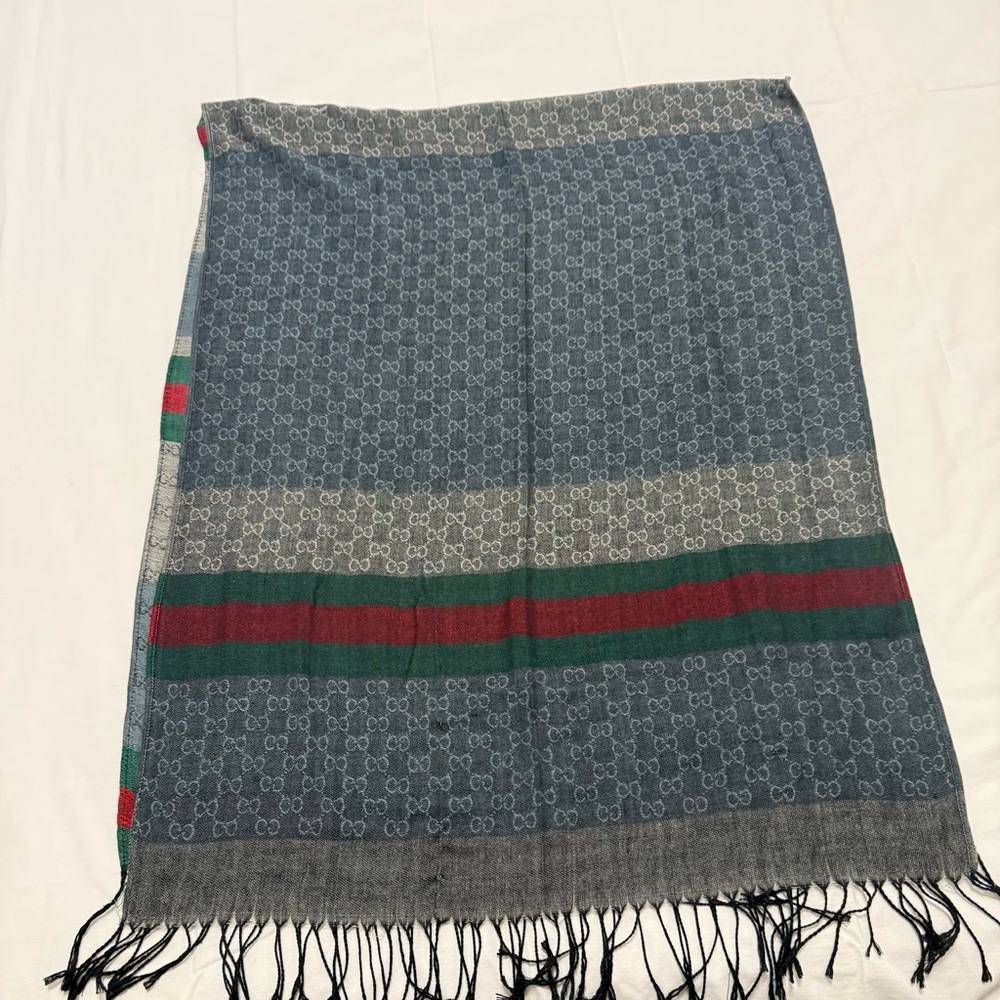 Elegant Gray and Green Patterned Scarf, Gucci style